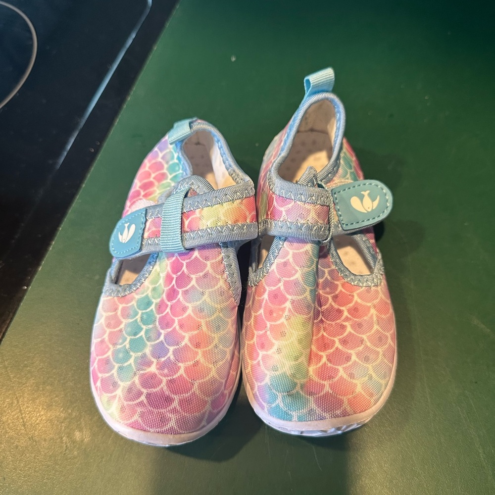 Toddler girl size 8 water shoes